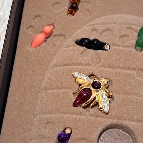 Joan Rivers Classics Collection Interchangeable Bee Pin - Picture 7 of 10